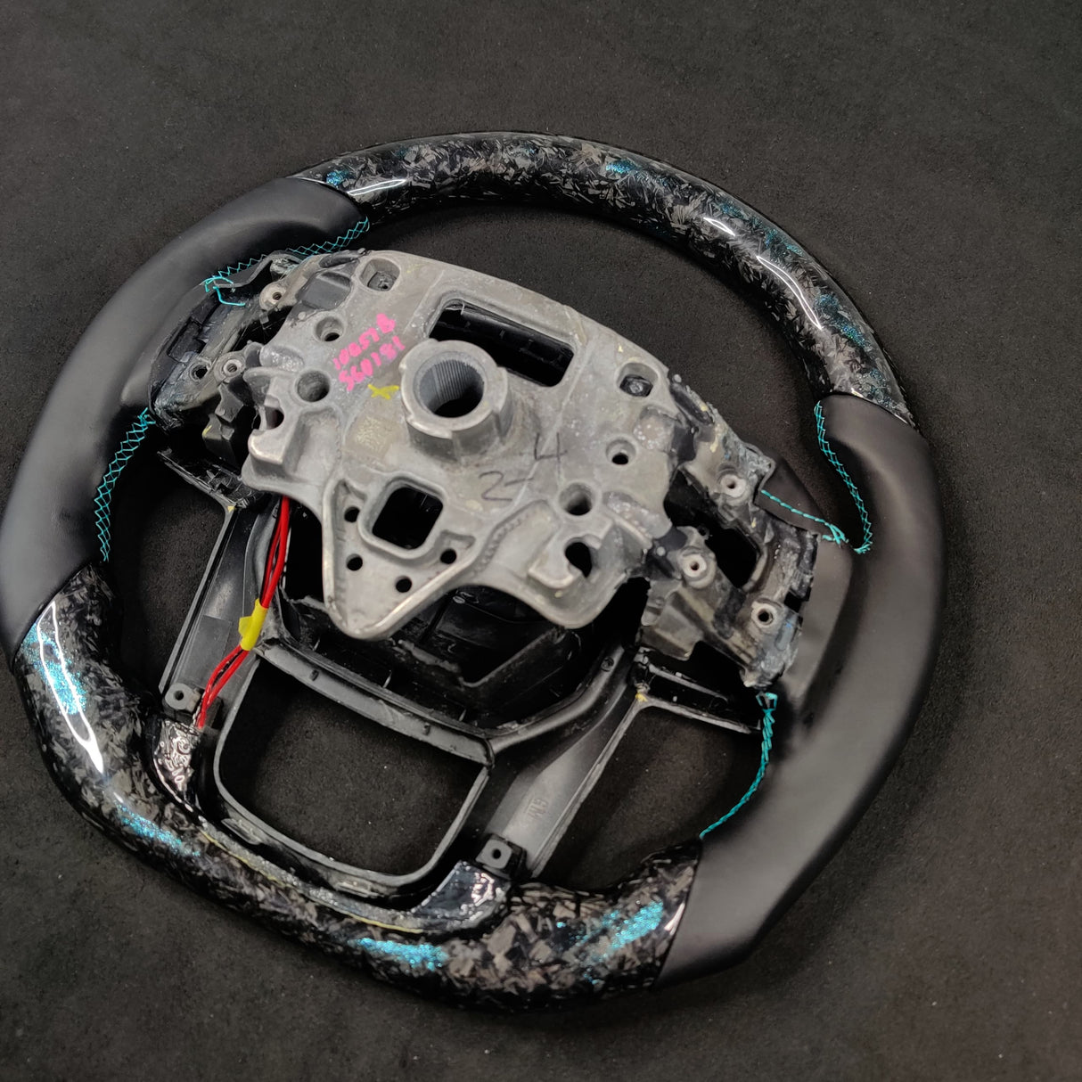 2023-2025+ Chevy Colorado Custom Carbon Fiber Steering Wheel - AutoLEDTech.com