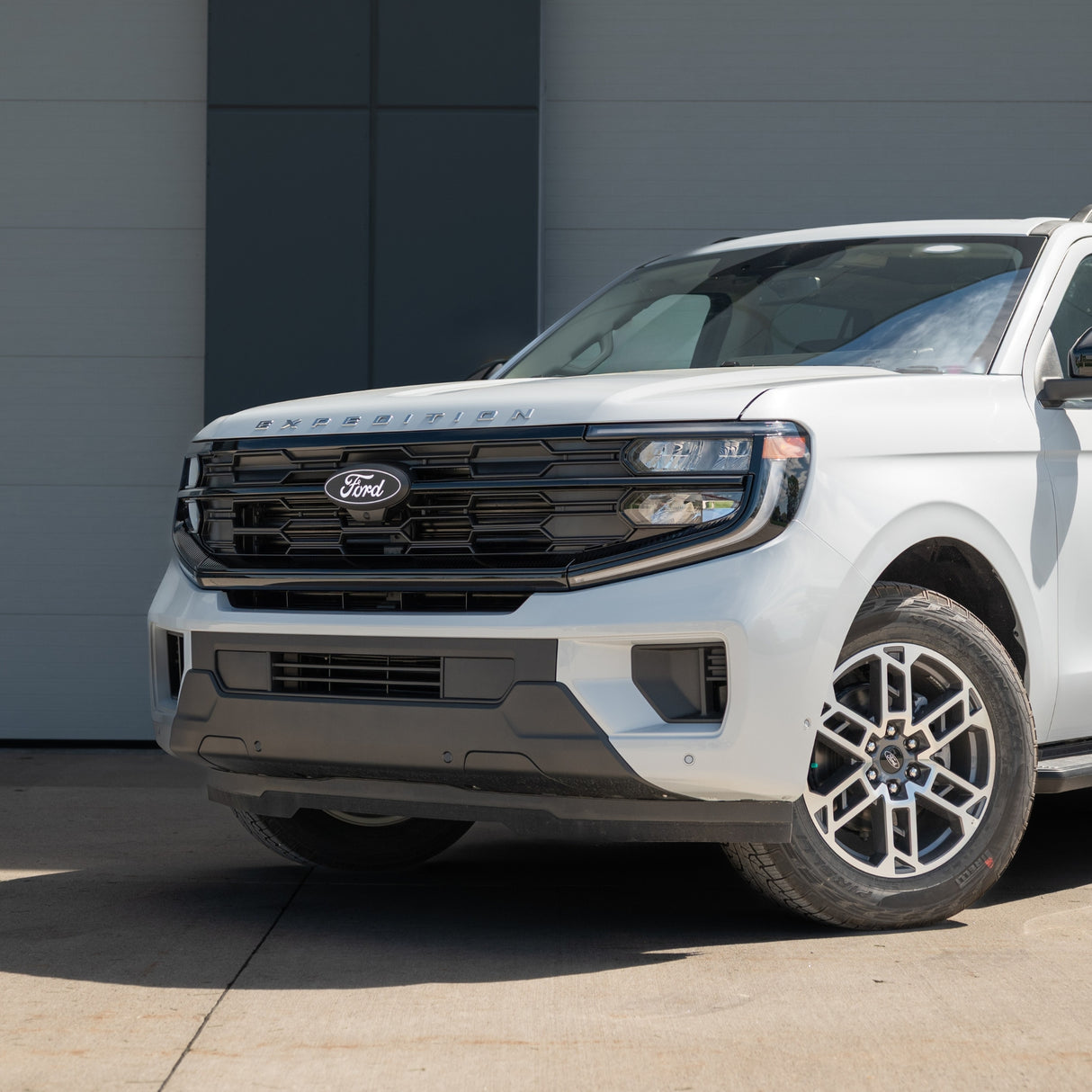 2025+ Ford Expedition Illuminated LED Grill Emblem Badge