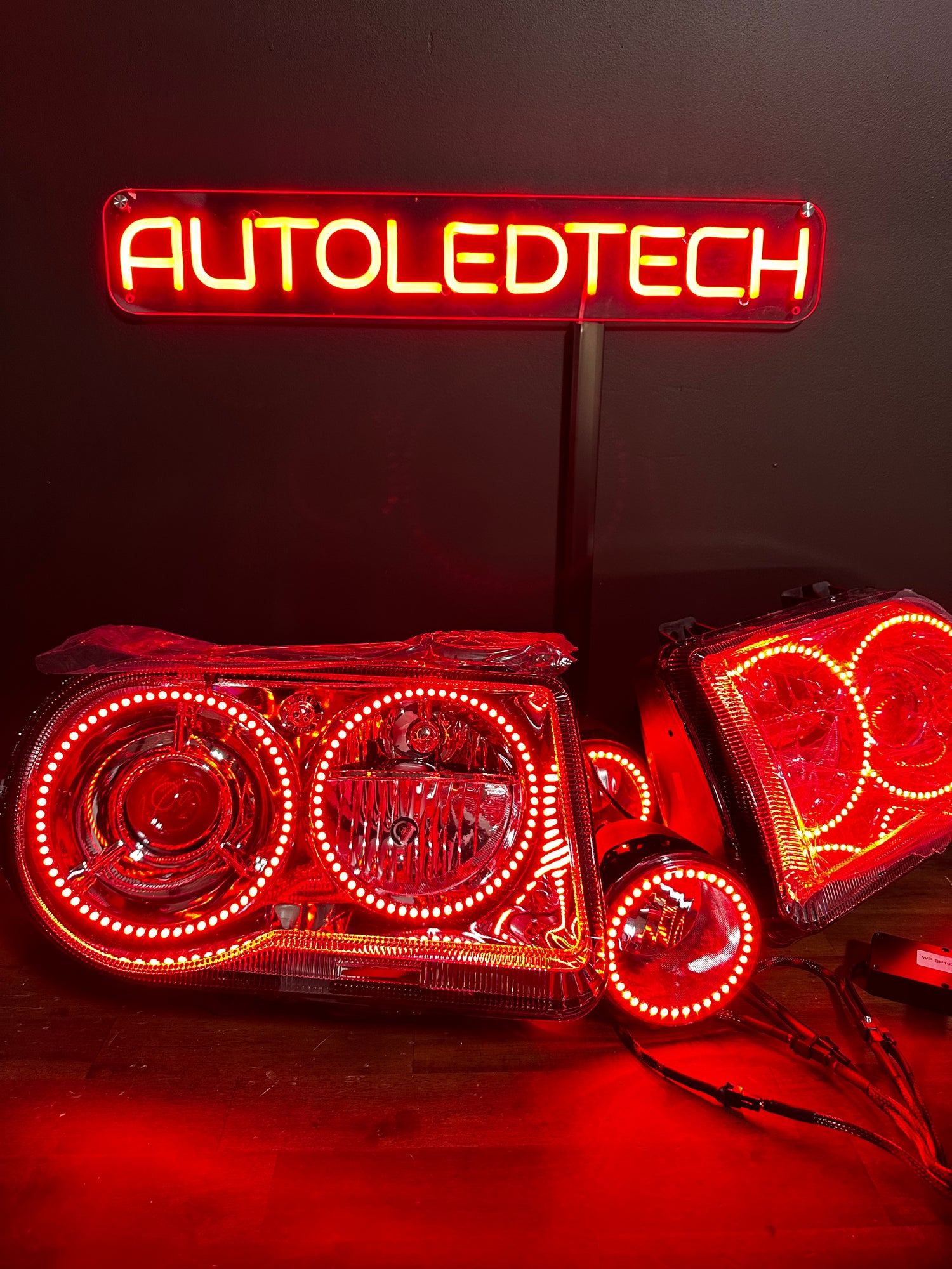 2005-2010 Chrysler 300C/SRT RGBW Flow Series Halo Headlights