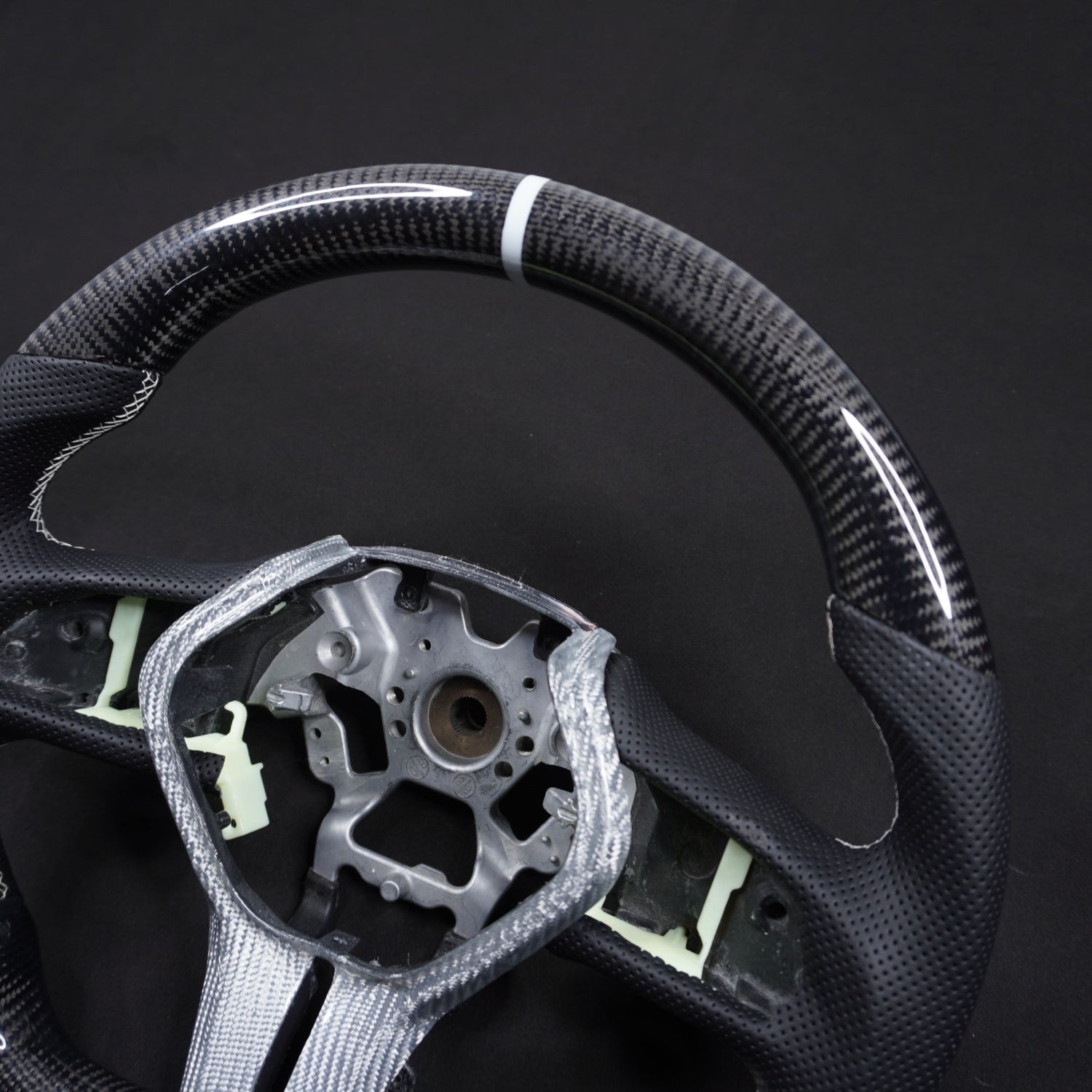 2021-2025 Kia K5 Optima Custom Carbon Fiber LED Steering Wheel