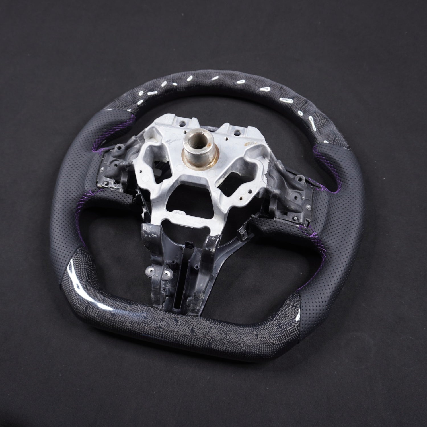 2021-2025 Kia K5 Optima Custom Carbon Fiber LED Steering Wheel