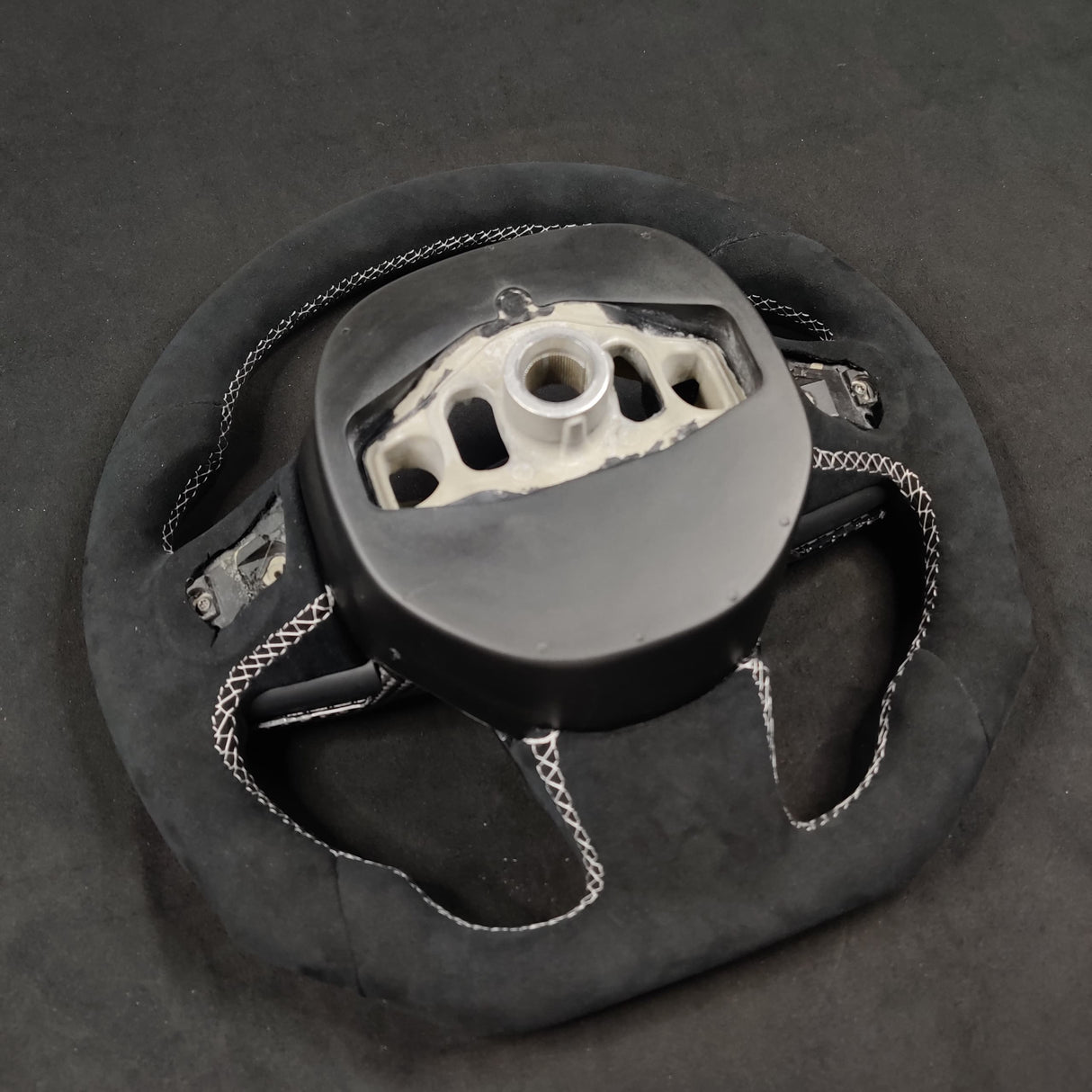 2015-2023 Chrysler 300 Custom Carbon Fiber Steering Wheel