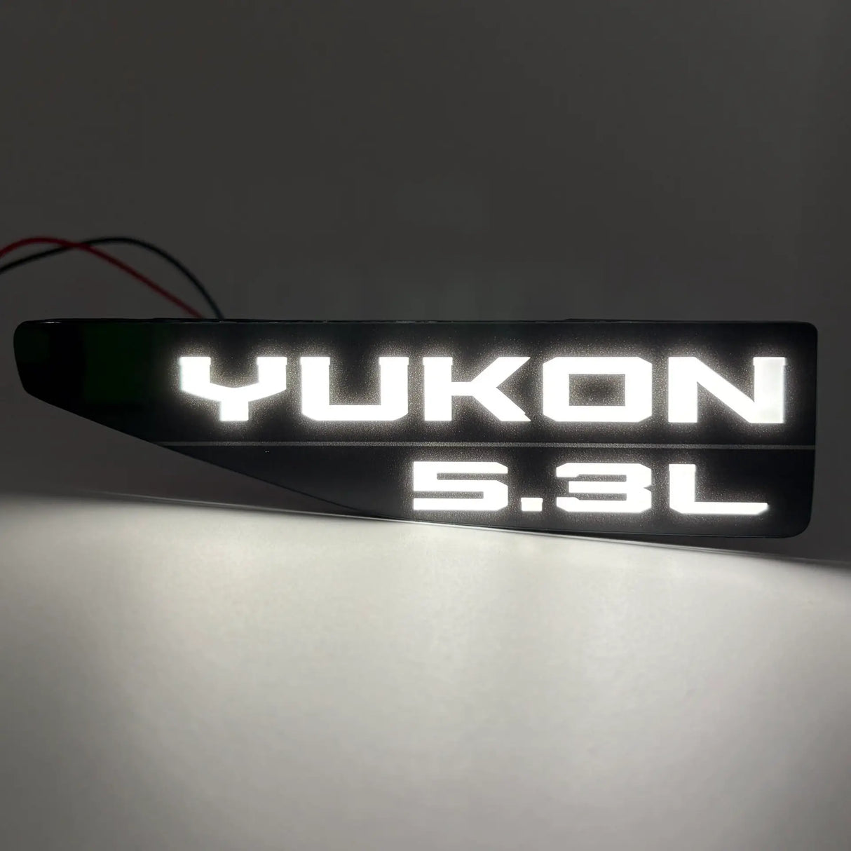 2021-2027 GMC Yukon Illuminated Fender Badge - AutoLEDTech.com