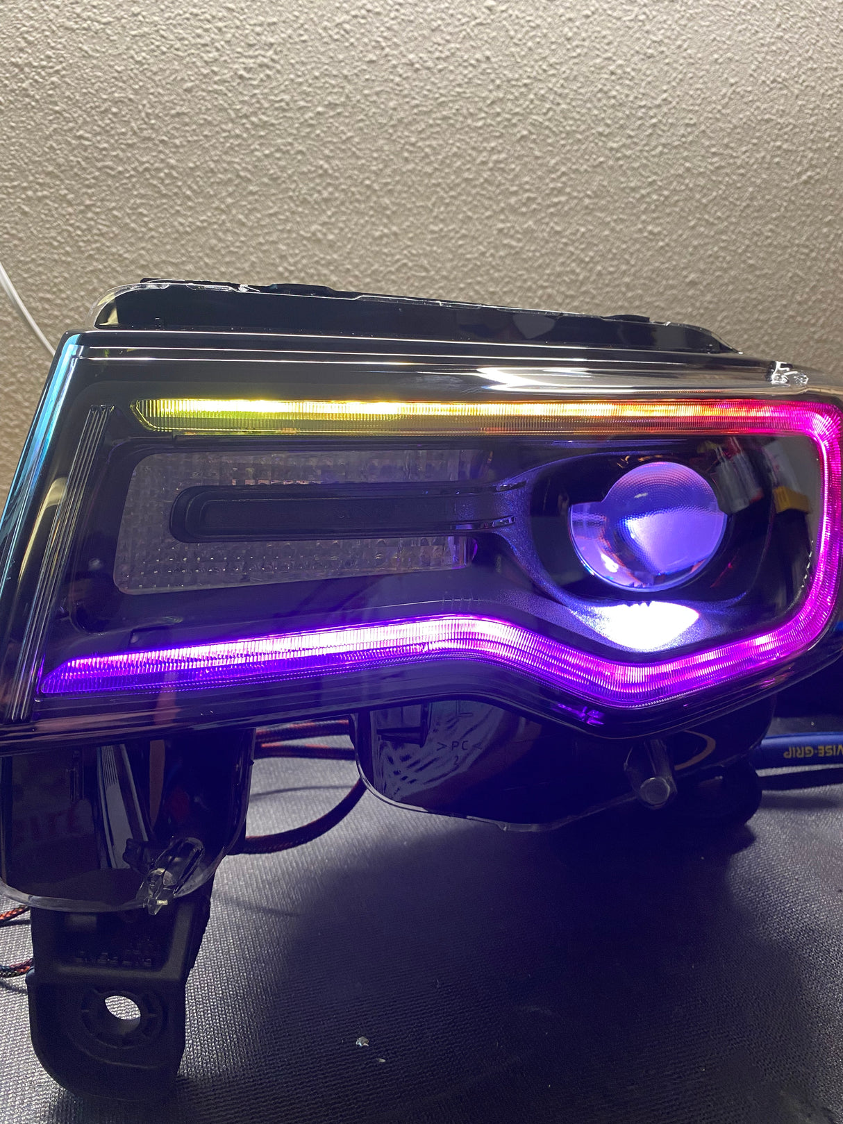 2011-2021 Jeep Grand Cherokee WK2 RGBW Color-Chasing LED DRL Replacement Headlights - Halogen to LED DRL HID Conversion LED headlight kit AutoLEDTech Oracle Lighting Trendz Flow Series RGBHaloKits OneUpLighting Morimoto