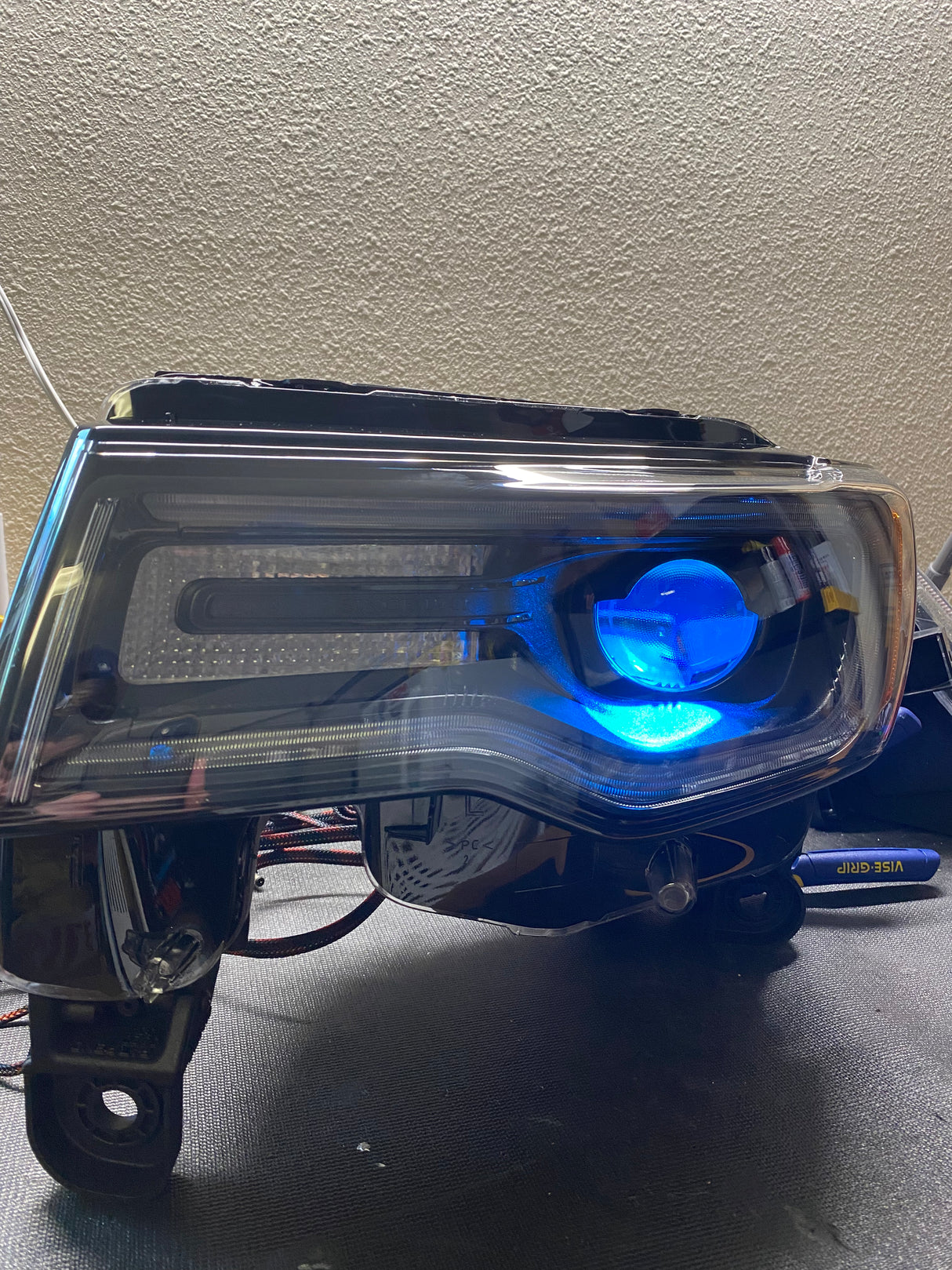 2011-2021 Jeep Grand Cherokee WK2 RGBW Color-Chasing LED DRL Replacement Headlights - Halogen to LED DRL HID Conversion LED headlight kit AutoLEDTech Oracle Lighting Trendz Flow Series RGBHaloKits OneUpLighting Morimoto