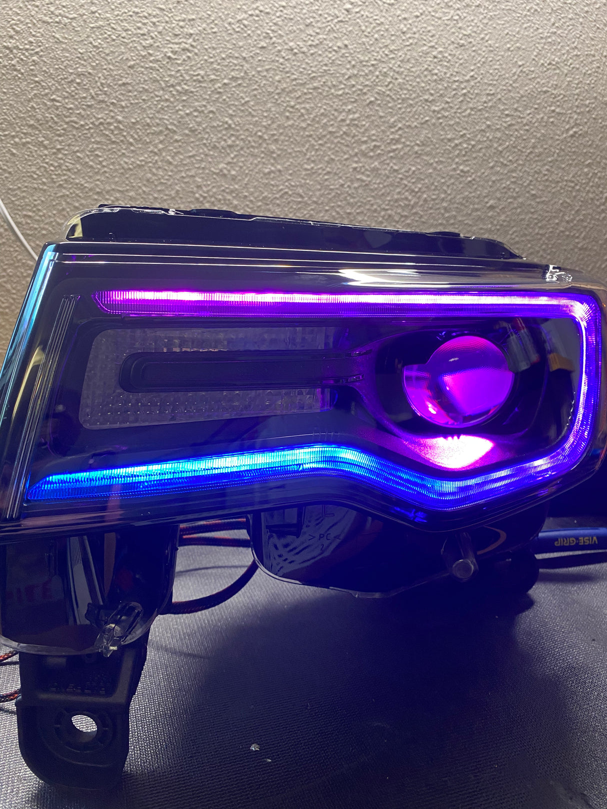 2011-2021 Jeep Grand Cherokee WK2 RGBW Color-Chasing LED DRL Replacement Headlights - Halogen to LED DRL HID Conversion LED headlight kit AutoLEDTech Oracle Lighting Trendz Flow Series RGBHaloKits OneUpLighting Morimoto