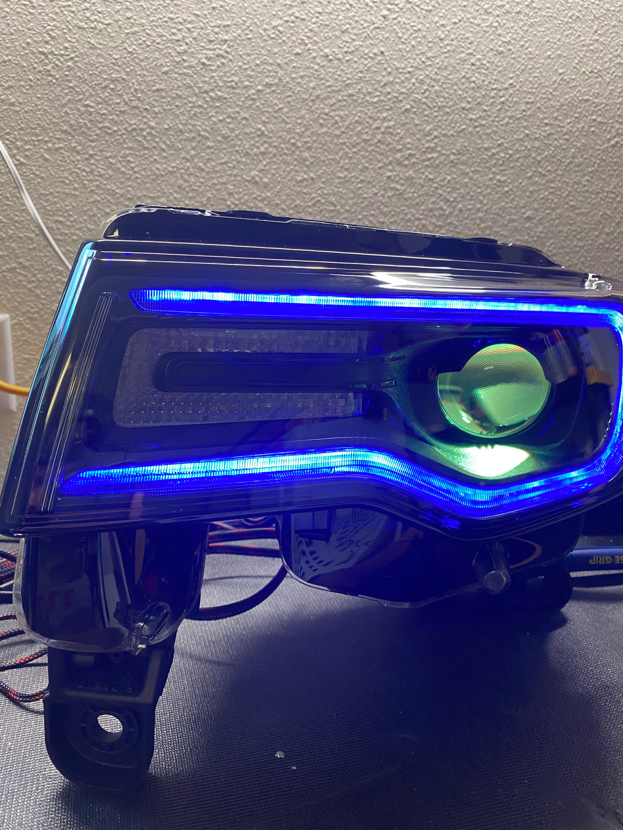 2011-2021 Jeep Grand Cherokee WK2 RGBW Color-Chasing LED DRL Replacement Headlights - Halogen to LED DRL HID Conversion LED headlight kit AutoLEDTech Oracle Lighting Trendz Flow Series RGBHaloKits OneUpLighting Morimoto