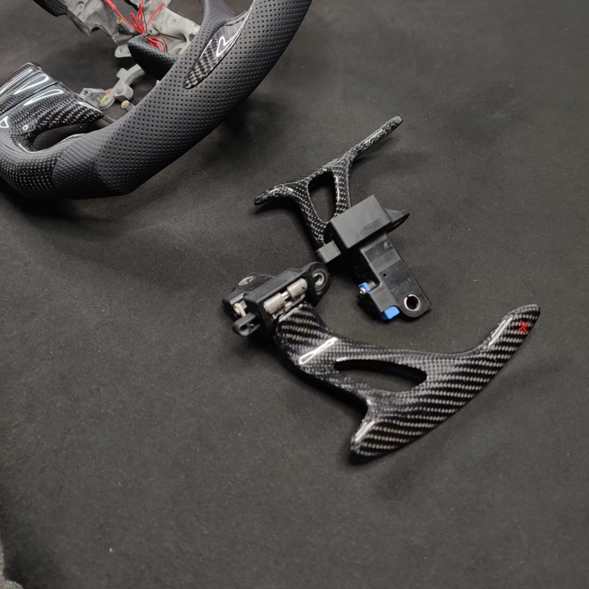 2007-2015 Infiniti G37 G35 Custom Carbon Fiber Steering Wheel - AutoLEDTech.com