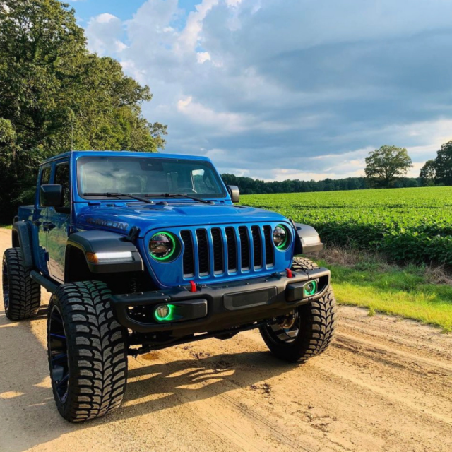 2018-2025+ Jeep Wrangler Gladiator JL JT RGBW Flow Series LED Projector Halo Headlights - AutoLEDTech.com