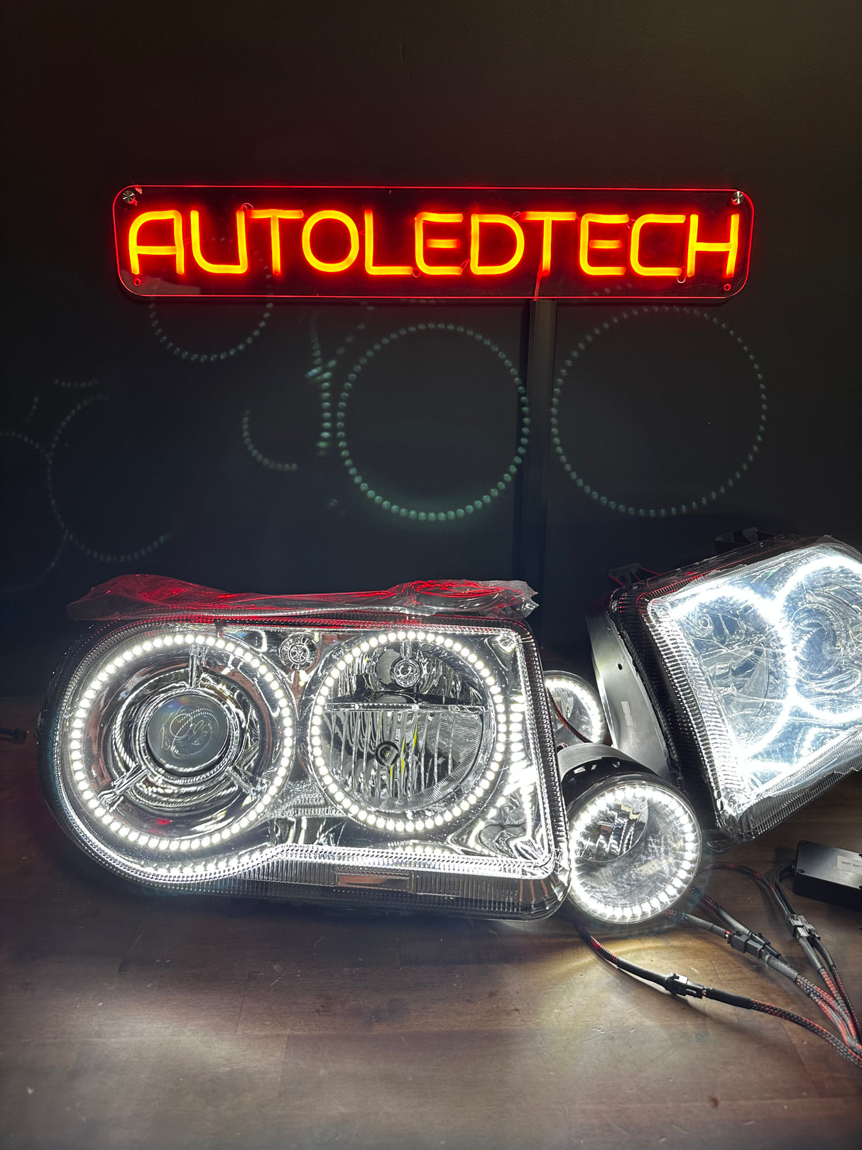 2005-2010 Chrysler 300C/SRT RGBW Flow Series Halo Headlights