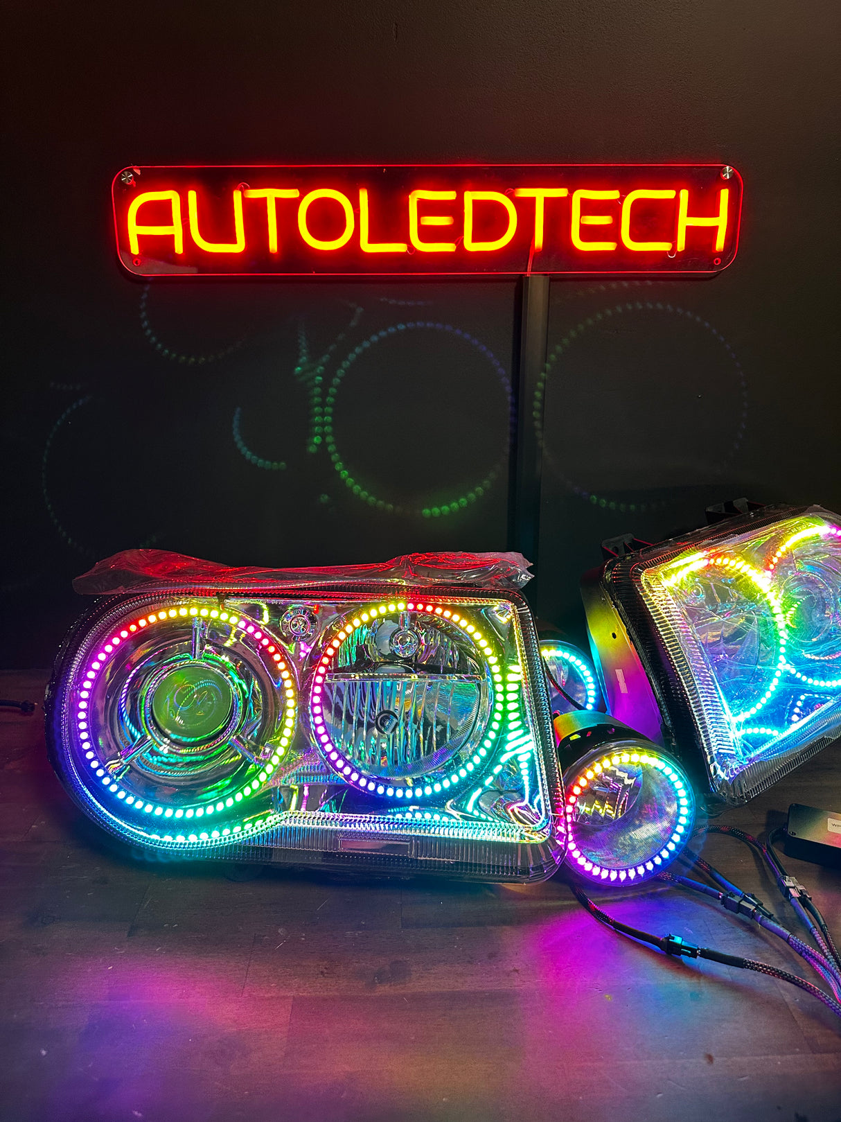 2005-2010 Chrysler 300C/SRT RGBW Flow Series Halo Headlights