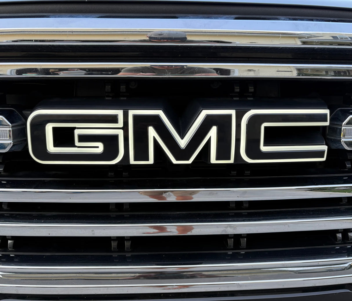 2019-2027 GMC Sierra Canyon Yukon White/Amber Illuminated LED Badge Emblem Logo - AutoLEDTech.com
