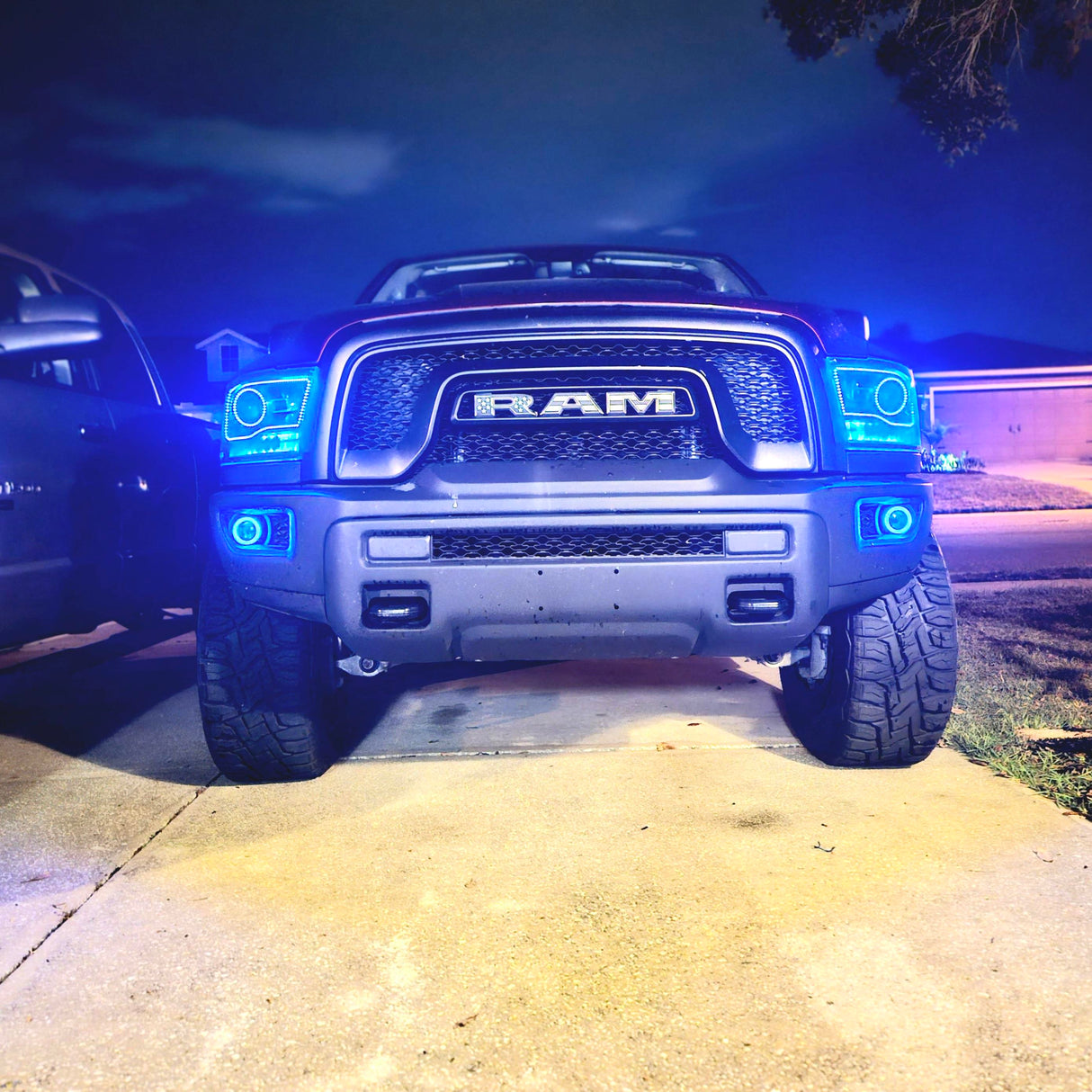 2013-2018 Dodge Ram 1500 2500 RGBW Flow Series LED Halo Kit (Projector Outline)